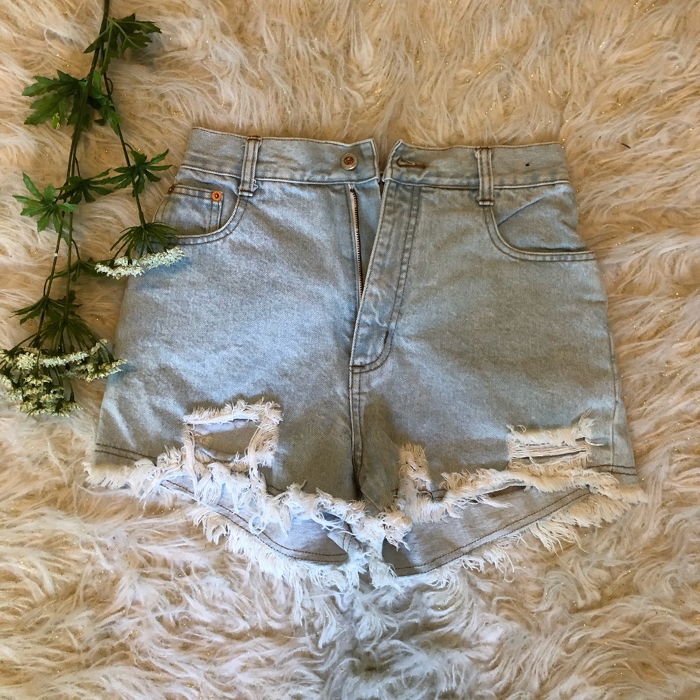STEEL Retro Ripped Loose Jean Shorts.
